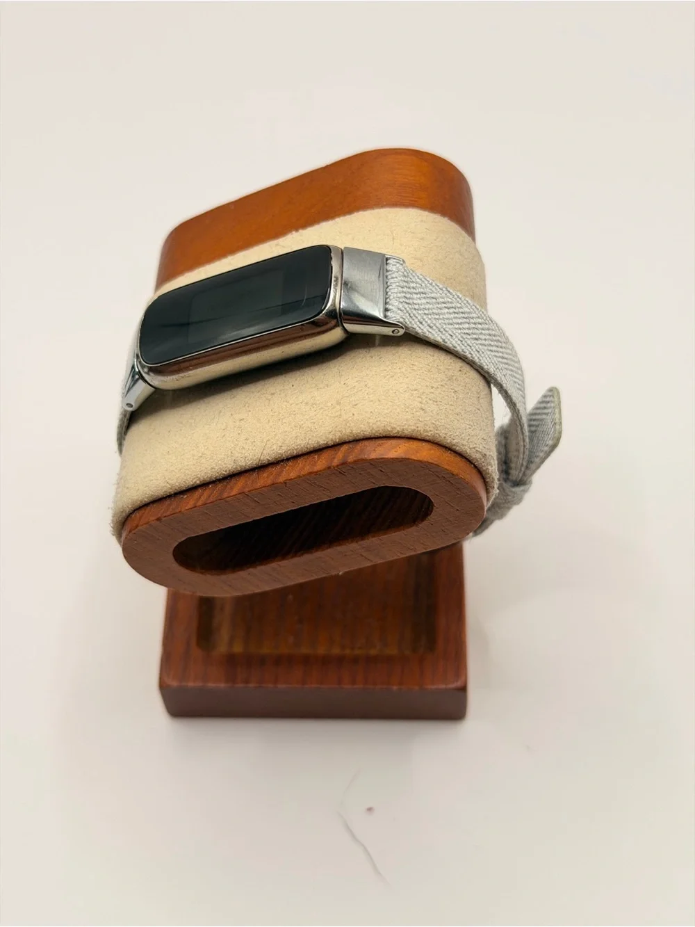 Fitbit‎ Luxe, Tested, Chrome Case, Rare Color, Charger Included, New Band